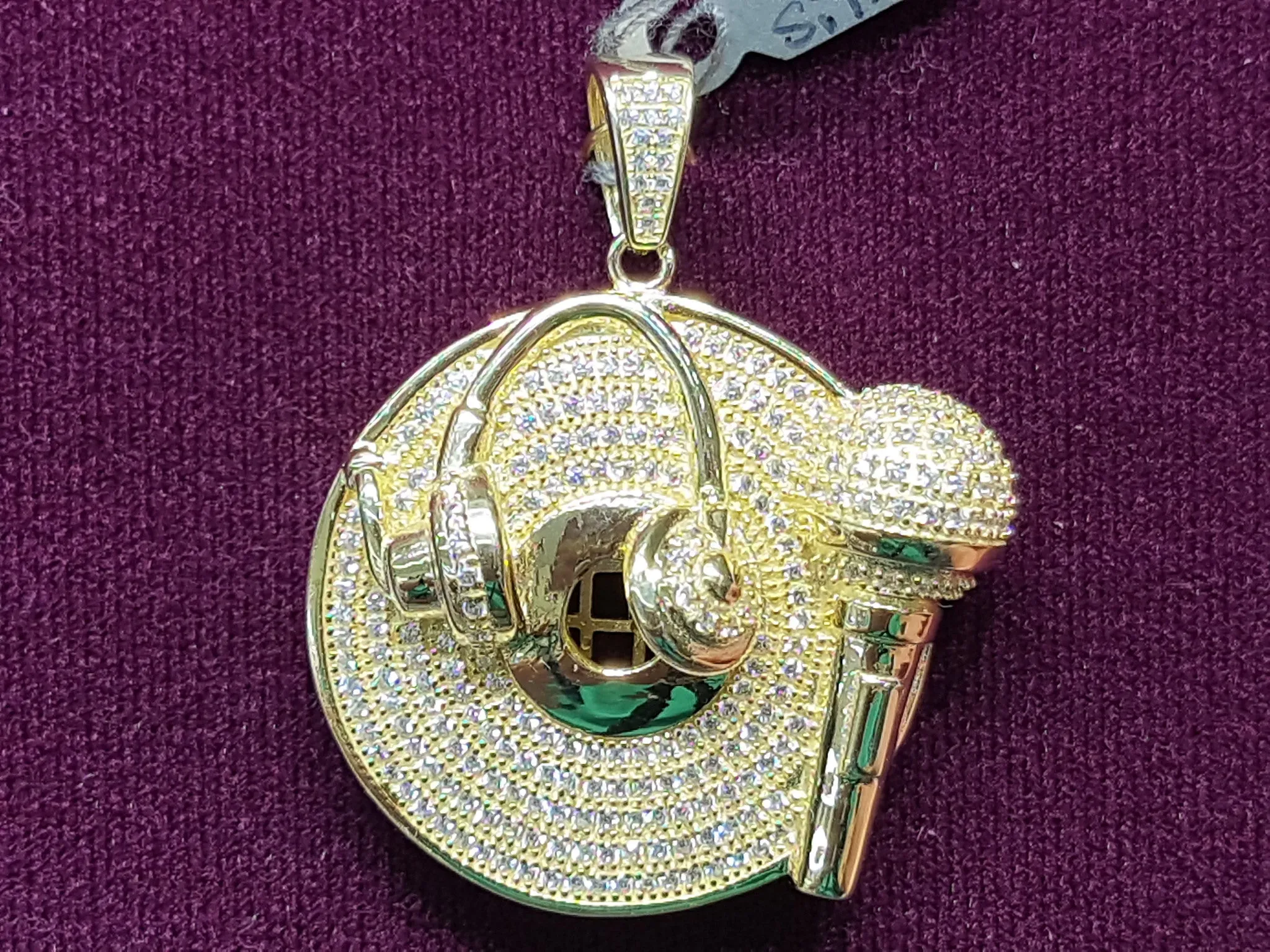 Iced-Out Studio Pendant (Silver）