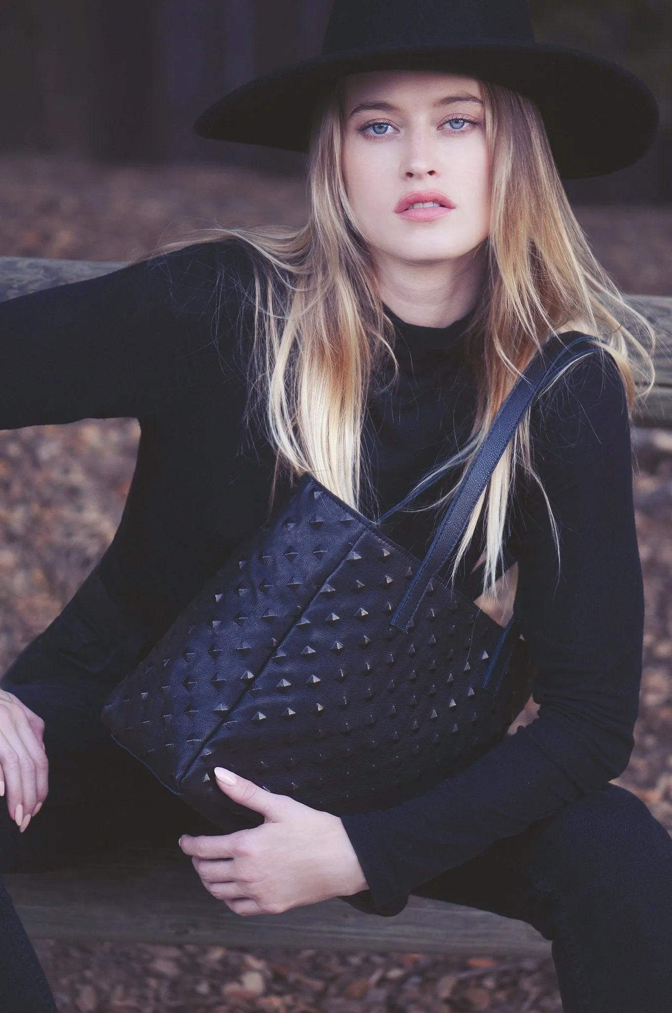 LINA Black Studs