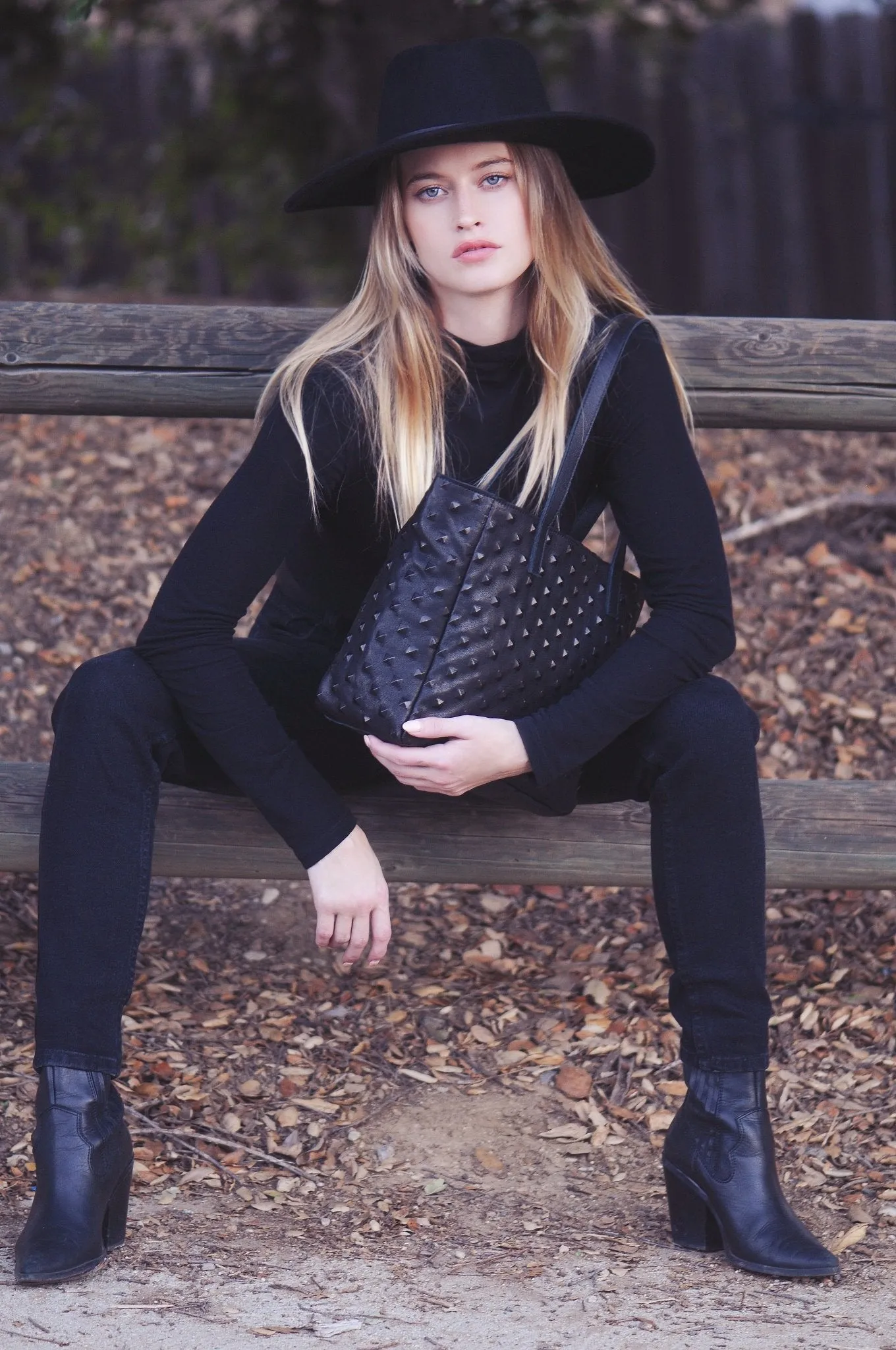 LINA Black Studs